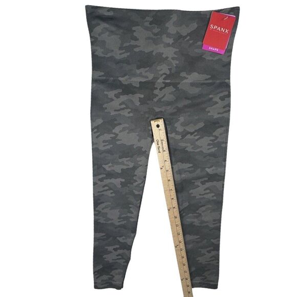 Spanx NWT Leggings Grn Camo Cropped Look at Me Now Seamless Leggings Size Medium - Picture 7 of 11